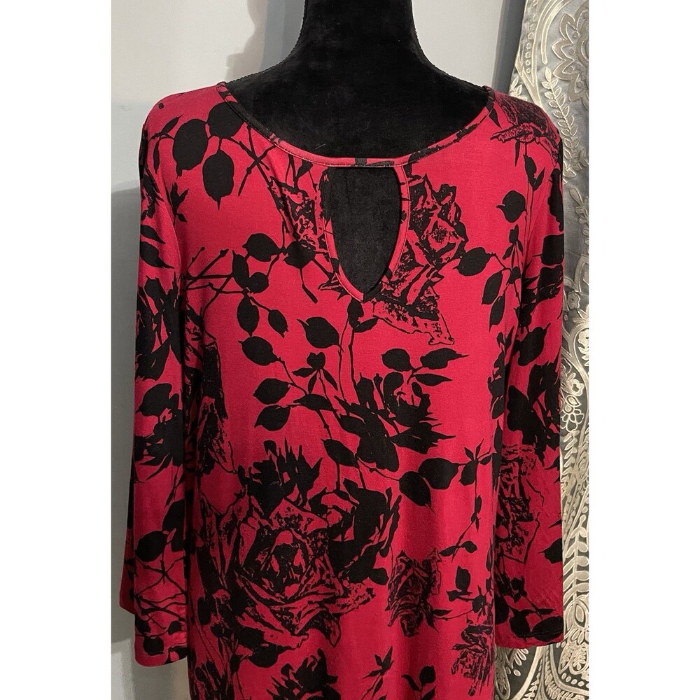 New with Tags (NWT) Cable & Gauge Size XL  Red & Black Floral Mesh Tunic Blouse